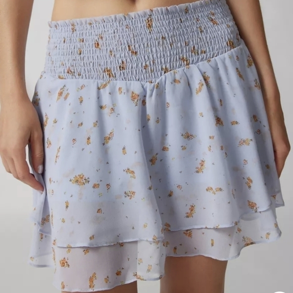 Urban Outfitters Ciara Flowy Floral Mini Skort in Blue Size NWT - Picture 3 of 11